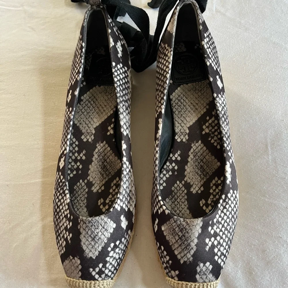 Tory Burch Heather Lace Up Wedge Espadrille Printed Satin Snake Print Sz 9.5 EUC